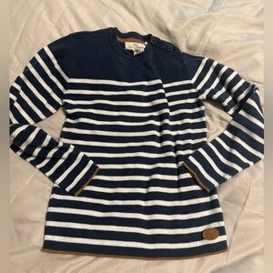 Boys like new super cute size 8 sweater with button side